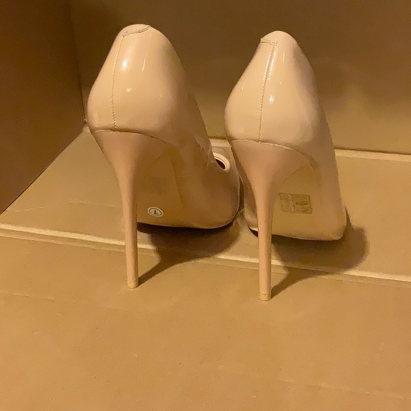 Shoes - Picture 4 of 6